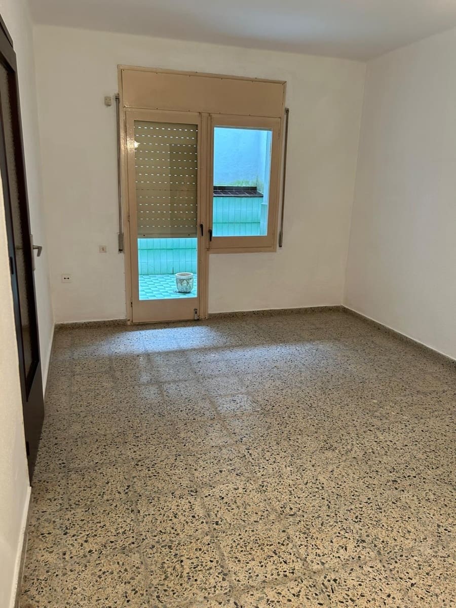 3 bedroom Flat for sale in Vilanova i la Geltru - € 199,000 (Ref: 9555823)