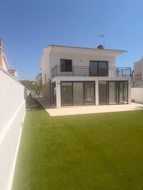 4 bedroom Villa for sale in Sant Pere de Ribes - € 870,000 (Ref: 9945707)