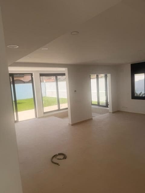 4 bedroom Villa for sale in Sant Pere de Ribes - € 870,000 (Ref: 9945707)