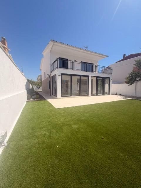 4 bedroom Villa for sale in Sant Pere de Ribes - € 870,000 (Ref: 9945707)