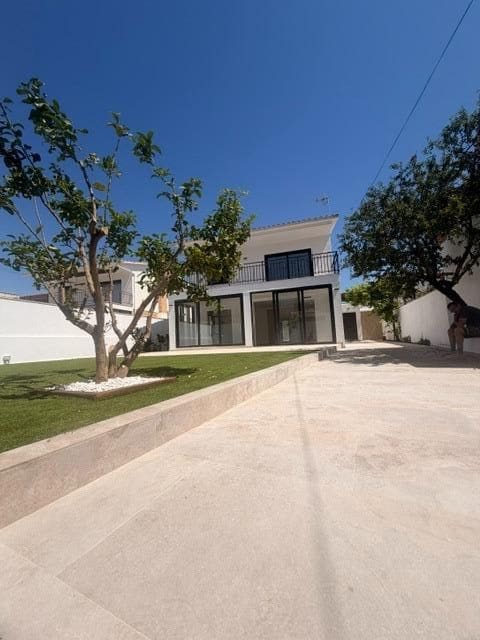 4 bedroom Villa for sale in Sant Pere de Ribes - € 870,000 (Ref: 9945707)