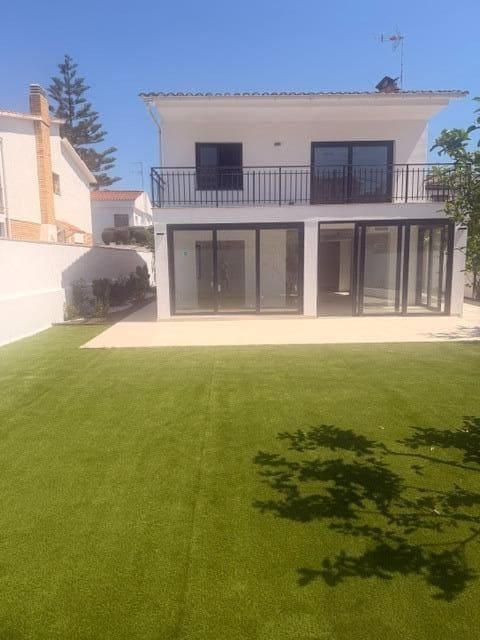 4 bedroom Villa for sale in Sant Pere de Ribes - € 870,000 (Ref: 9945707)