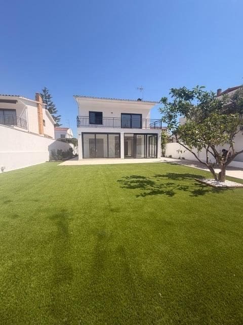 4 bedroom Villa for sale in Sant Pere de Ribes - € 870,000 (Ref: 9945707)