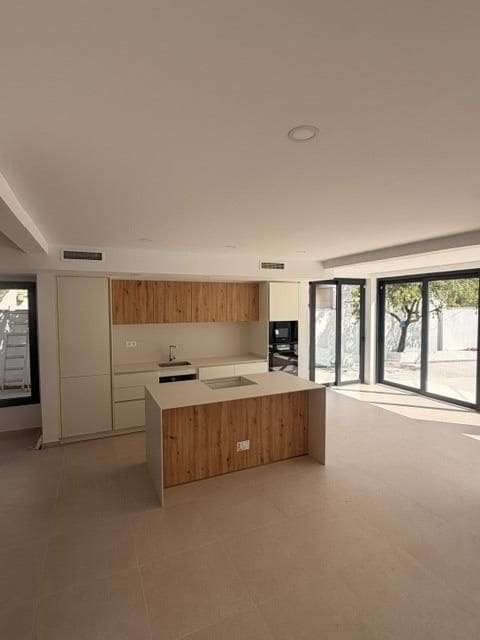 4 bedroom Villa for sale in Sant Pere de Ribes - € 870,000 (Ref: 9945707)