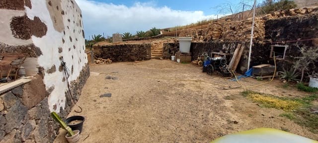 3 slaapkamer Villa te koop in Puerto del Rosario met garage - € 800.000 (Ref: 7914643)