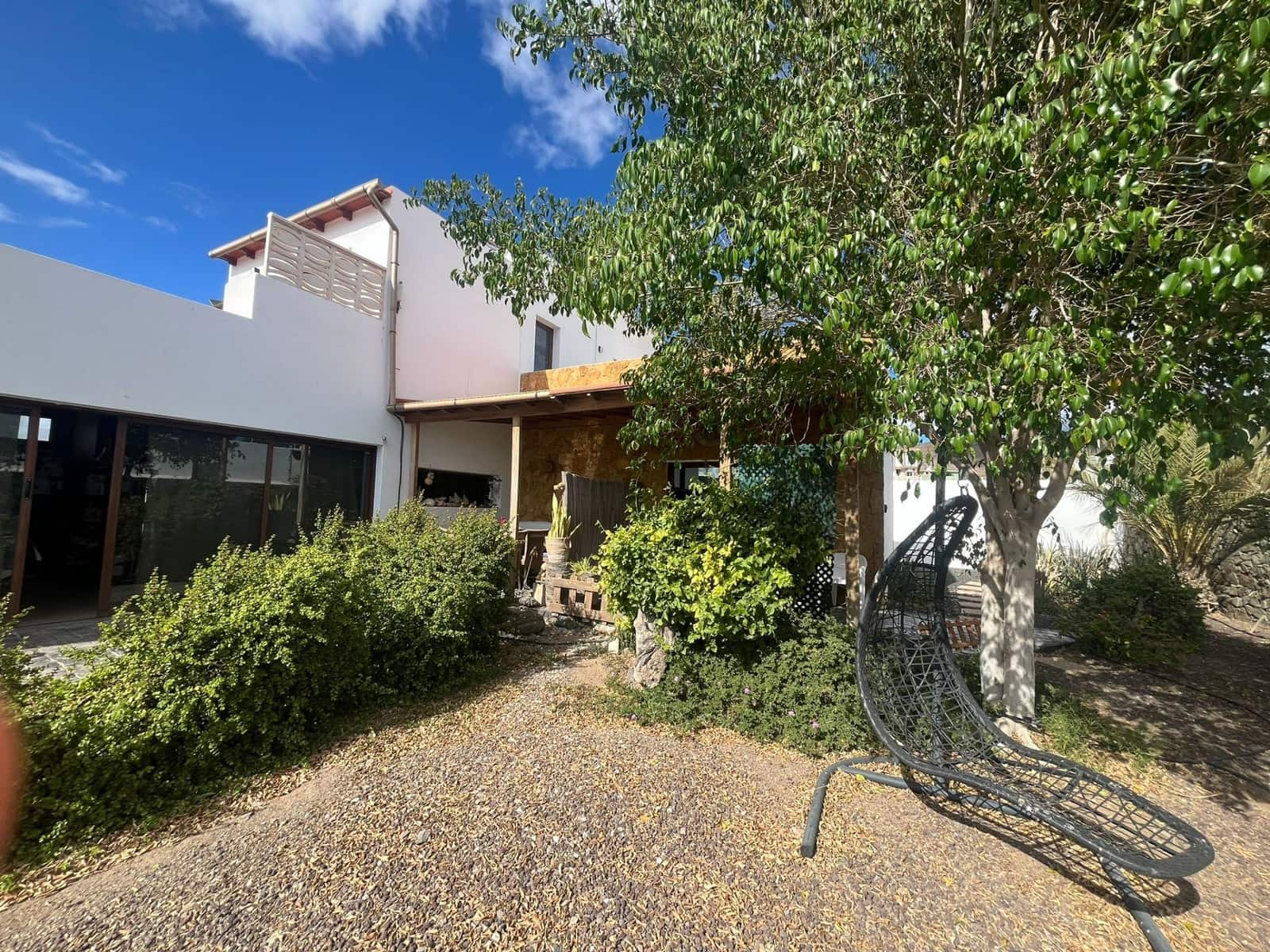 3 bedroom Villa for sale in Gran Tarajal with garage - € 505,000 (Ref: 8315877)