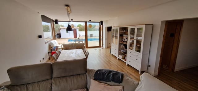 4 camera da letto Villa in vendita in Triquivijate, Antigua con piscina garage - 530.000 € (Rif: 8869275)