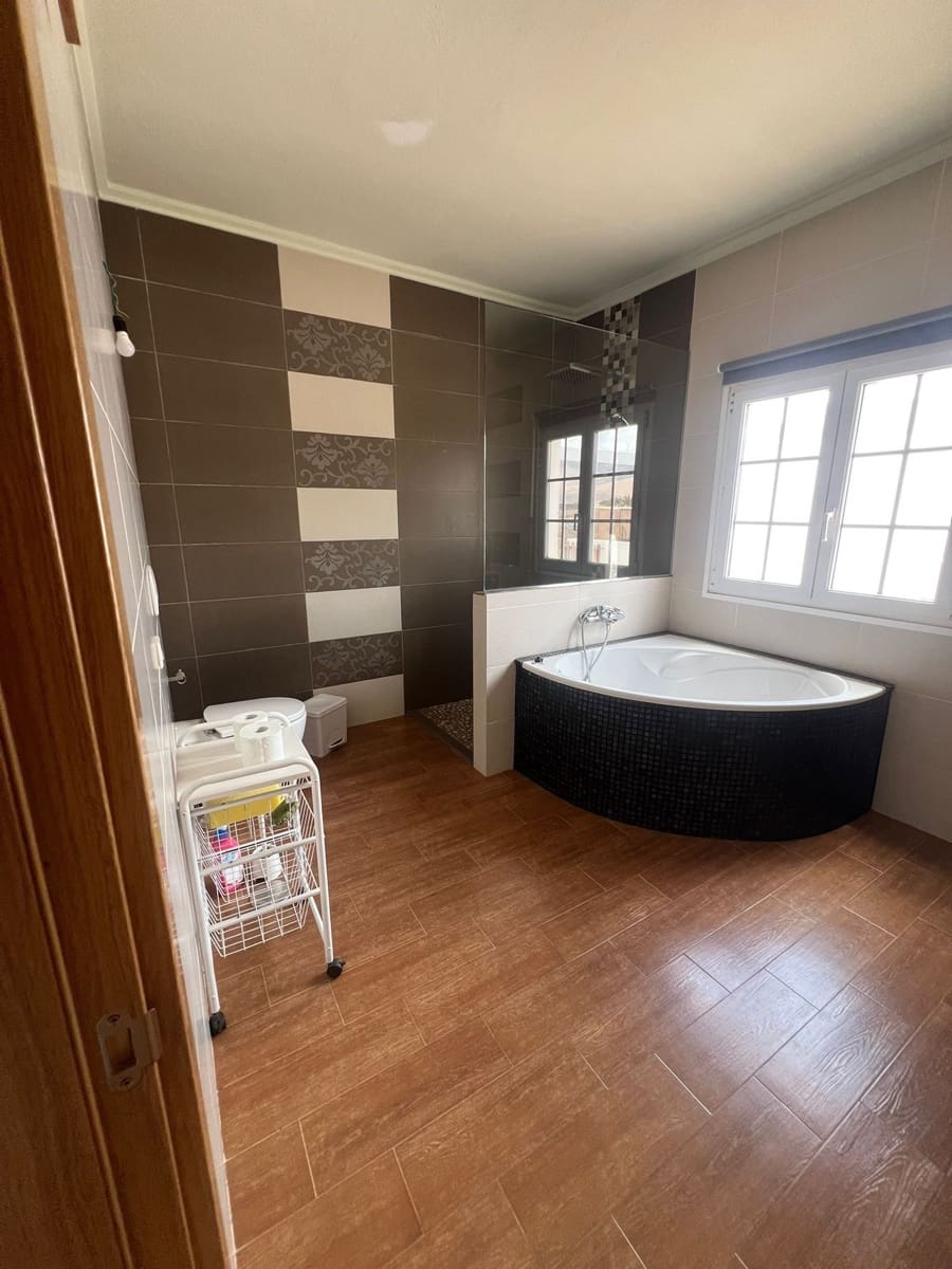 3 slaapkamer Finca/Landhuis te koop in Puerto del Rosario met garage - € 325.000 (Ref: 9042029)