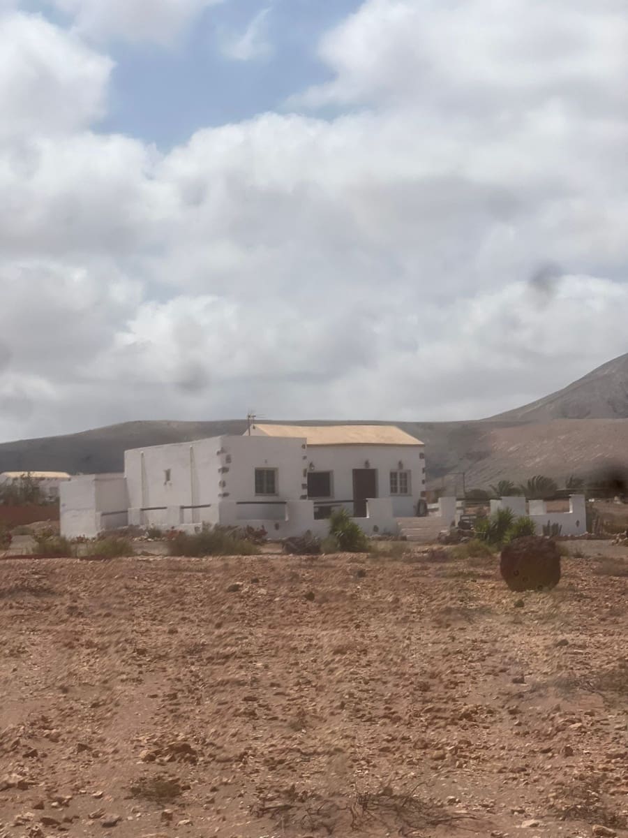 3 slaapkamer Finca/Landhuis te koop in Puerto del Rosario met garage - € 325.000 (Ref: 9042029)