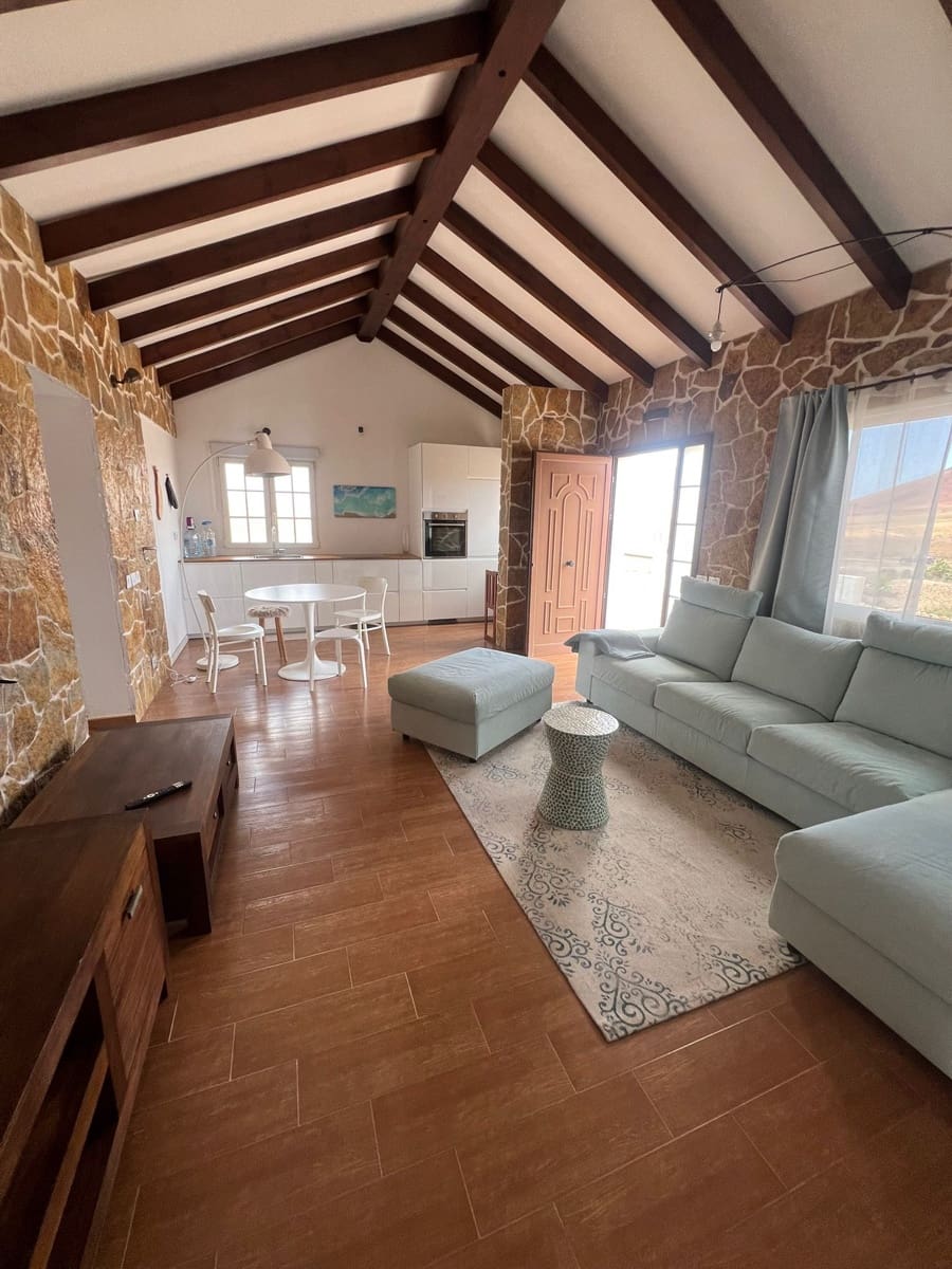 3 slaapkamer Finca/Landhuis te koop in Puerto del Rosario met garage - € 325.000 (Ref: 9042029)