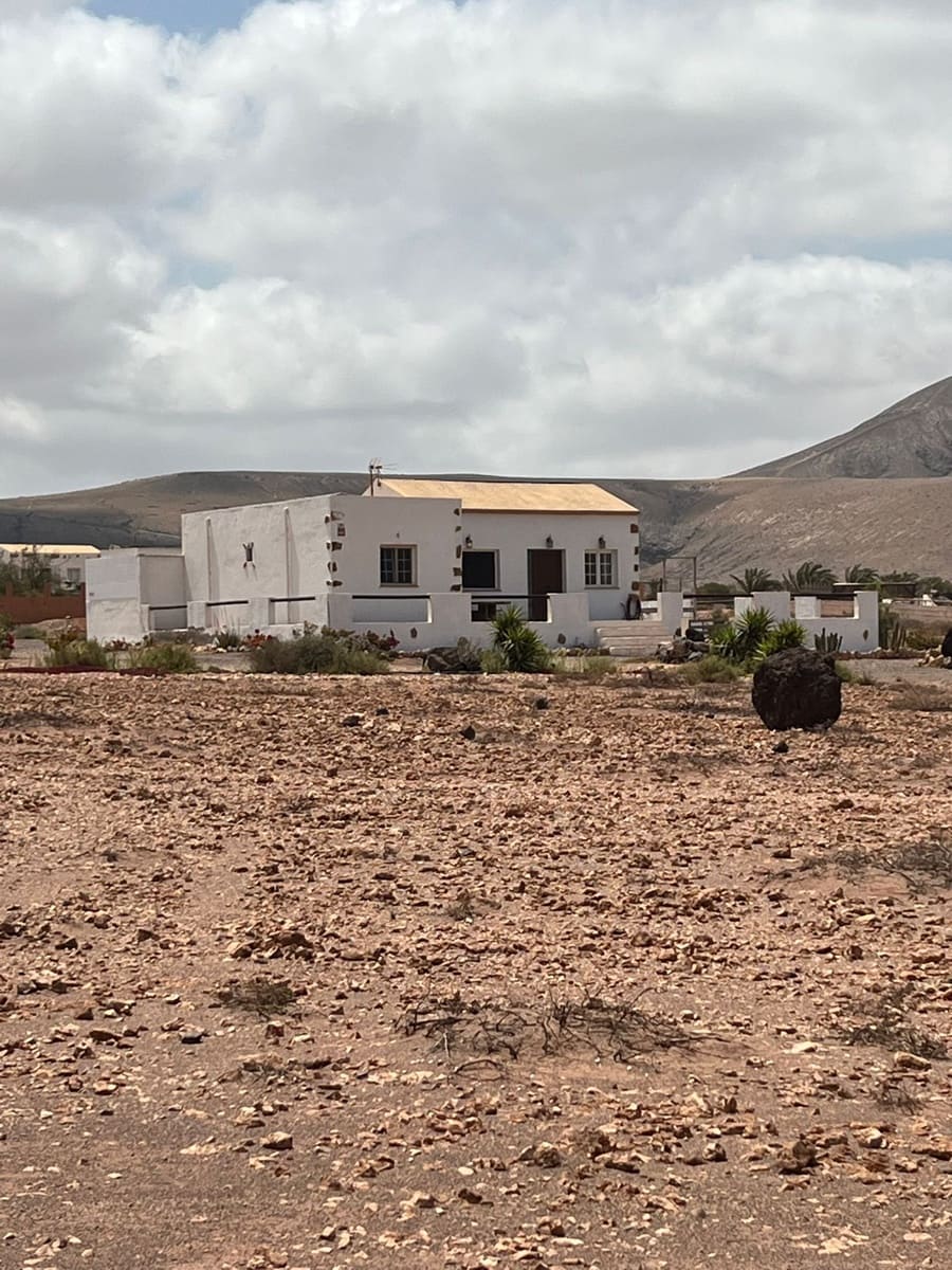 3 slaapkamer Finca/Landhuis te koop in Puerto del Rosario met garage - € 325.000 (Ref: 9042029)