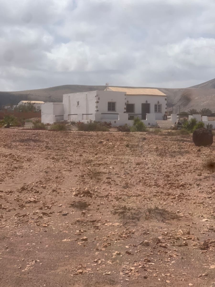 3 slaapkamer Finca/Landhuis te koop in Puerto del Rosario met garage - € 325.000 (Ref: 9042029)