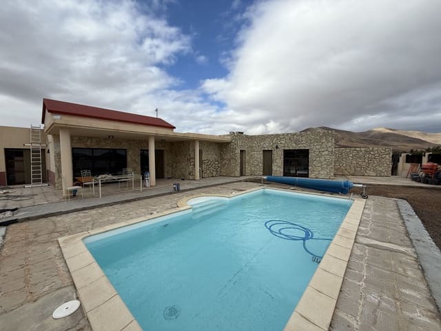 3 soveværelse Villa til salg i Triquivijate, Antigua med swimmingpool - € 499.000 (Ref: 9206294)