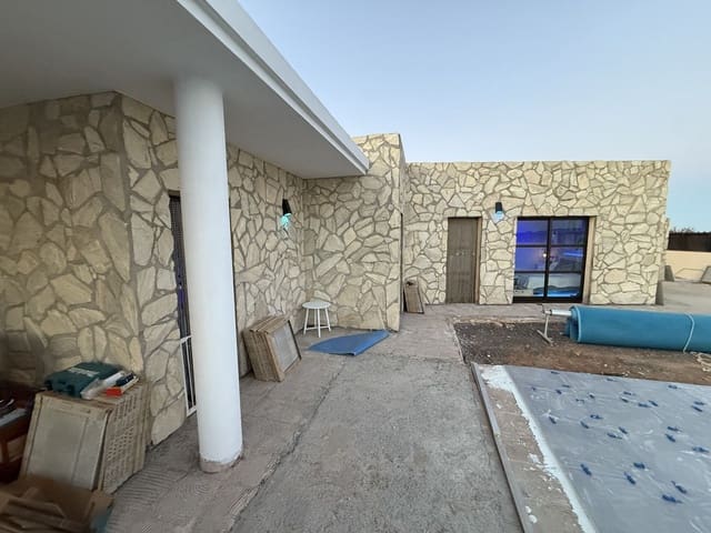 3 soveværelse Villa til salg i Triquivijate, Antigua med swimmingpool - € 499.000 (Ref: 9206294)