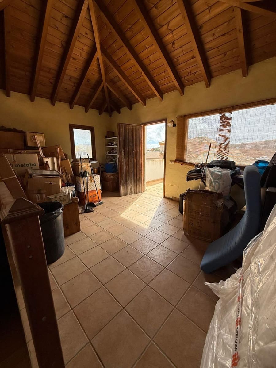 3 soveværelse Byhus til salg i Puerto del Rosario med swimmingpool - € 320.000 (Ref: 9300553)