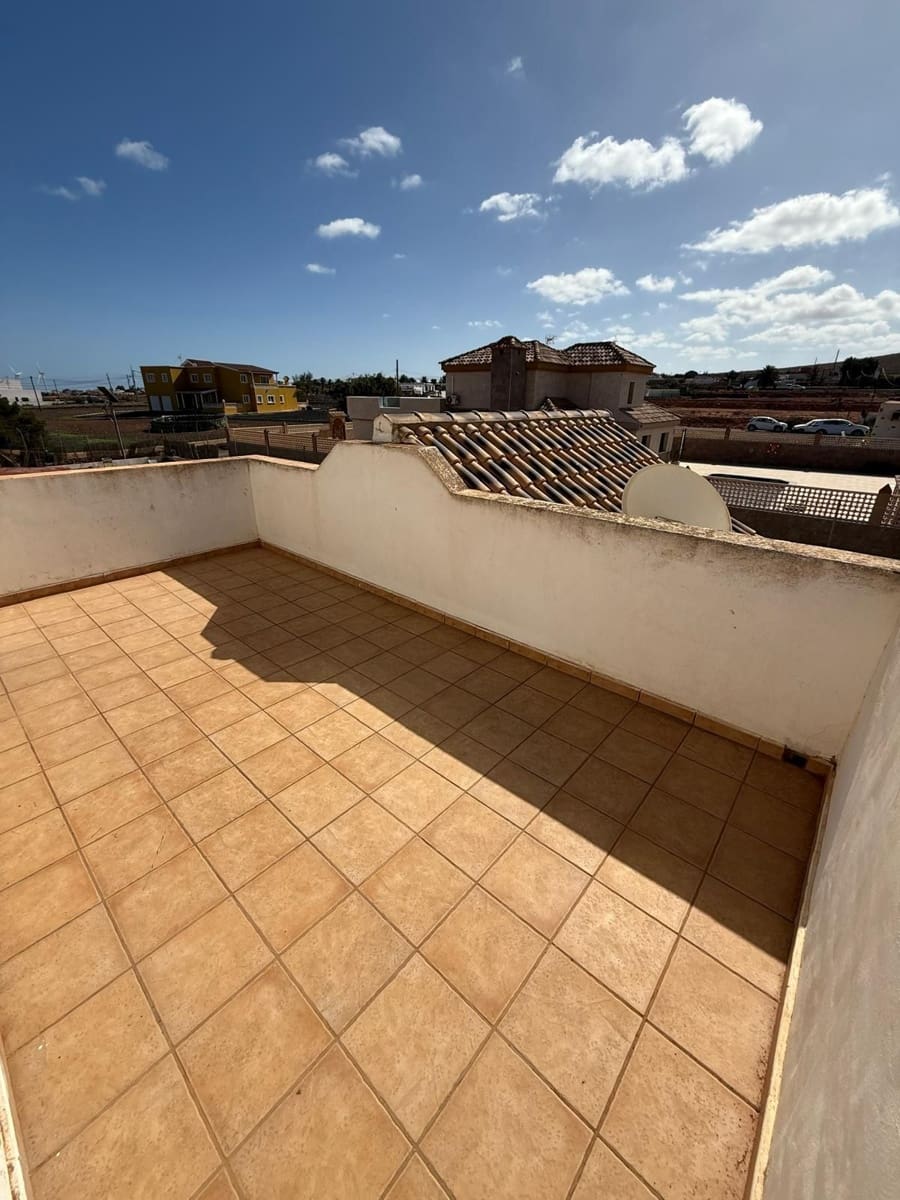 3 soveværelse Byhus til salg i Puerto del Rosario med swimmingpool - € 320.000 (Ref: 9300553)