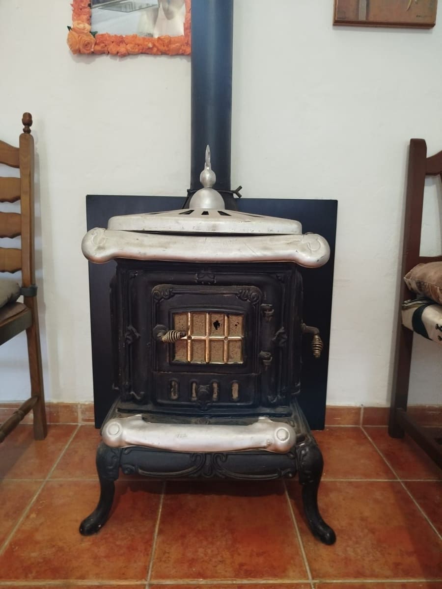 4 bedroom Villa for sale in Antigua with garage - € 290,000 (Ref: 9326039)