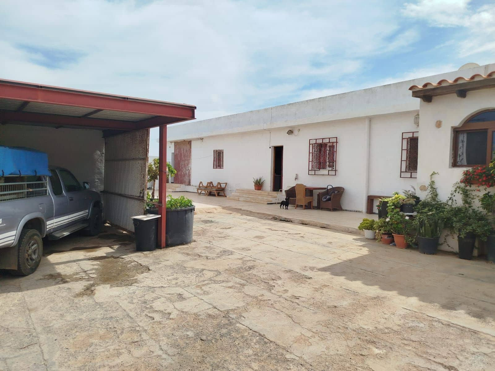 4 bedroom Villa for sale in Antigua with garage - € 290,000 (Ref: 9326039)
