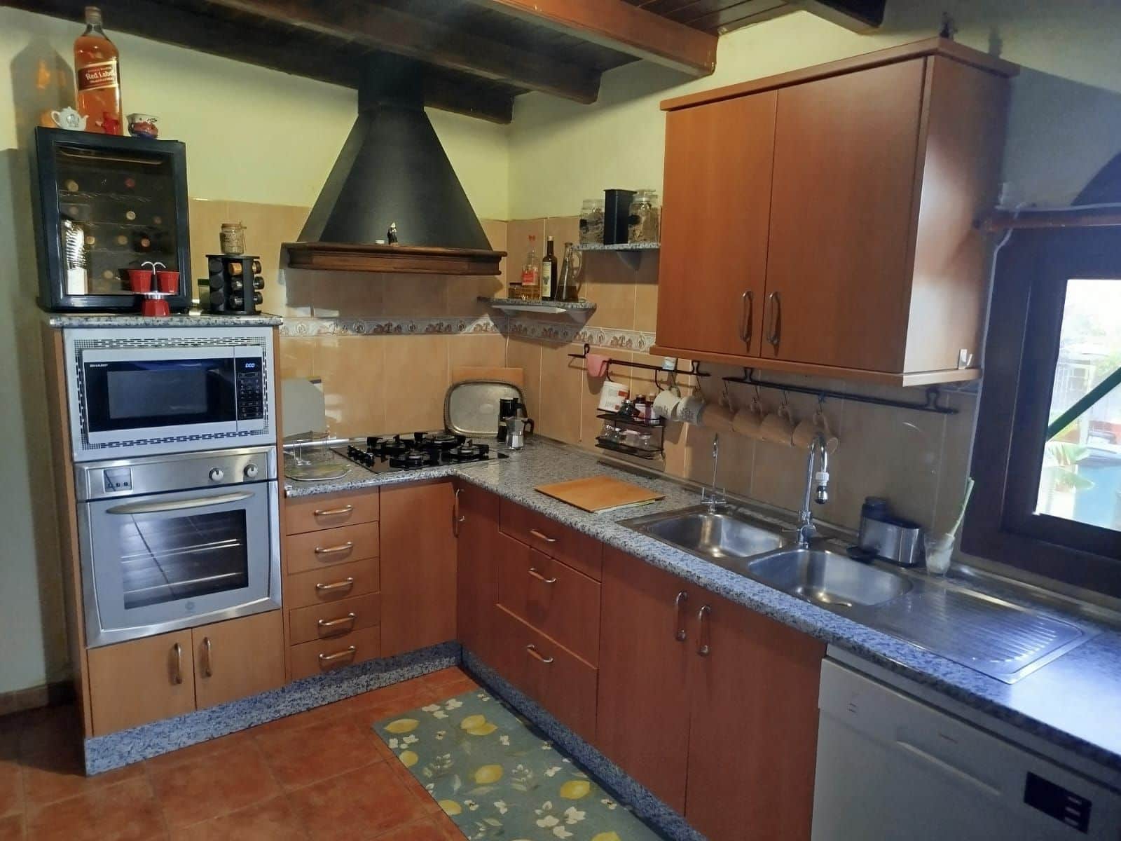 4 bedroom Villa for sale in Antigua with garage - € 290,000 (Ref: 9326039)