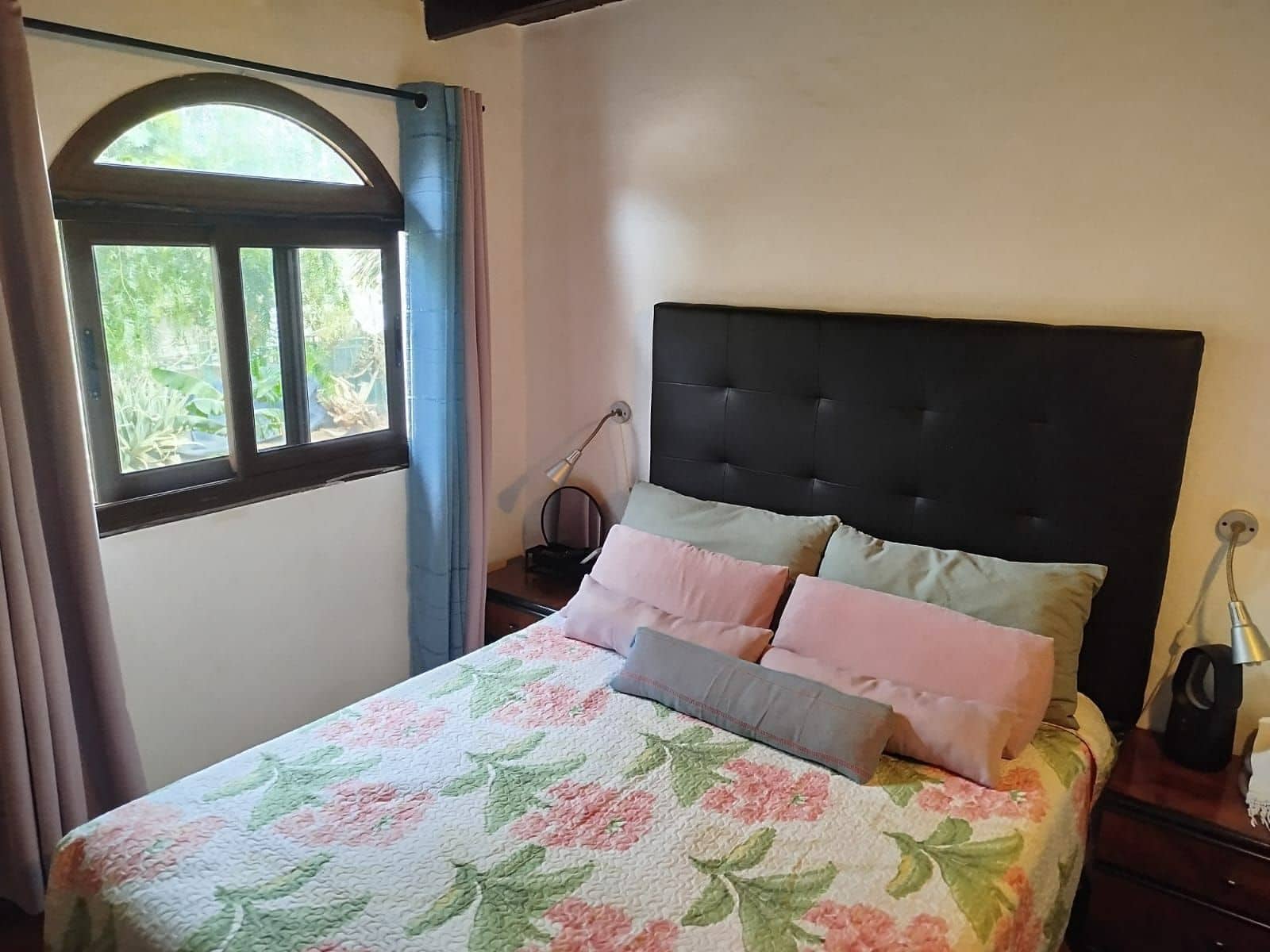 4 bedroom Villa for sale in Antigua with garage - € 290,000 (Ref: 9326039)