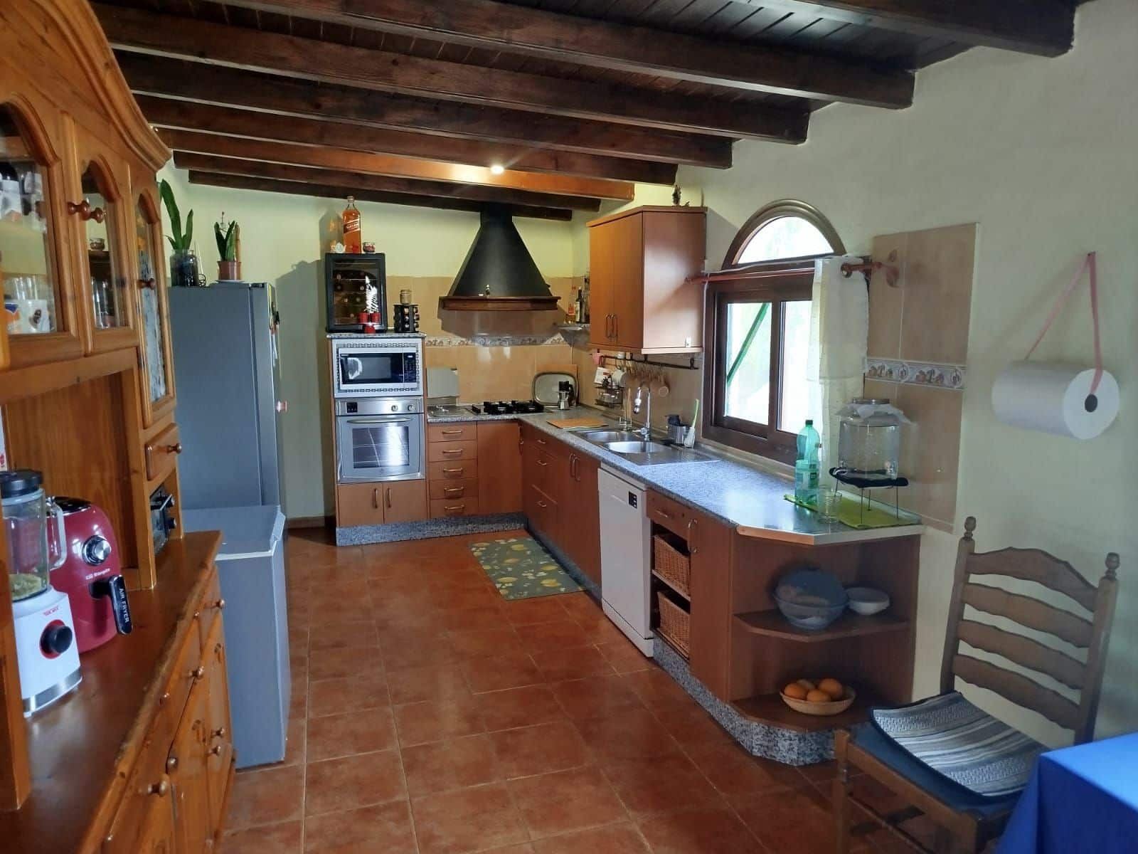 4 bedroom Villa for sale in Antigua with garage - € 290,000 (Ref: 9326039)
