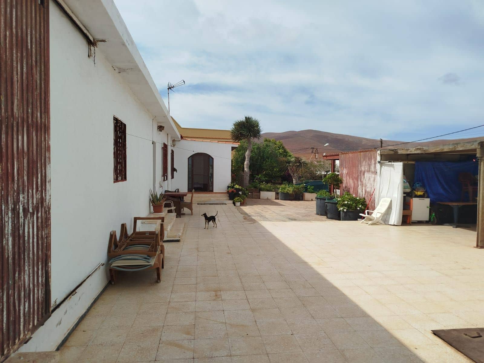 4 bedroom Villa for sale in Antigua with garage - € 290,000 (Ref: 9326039)