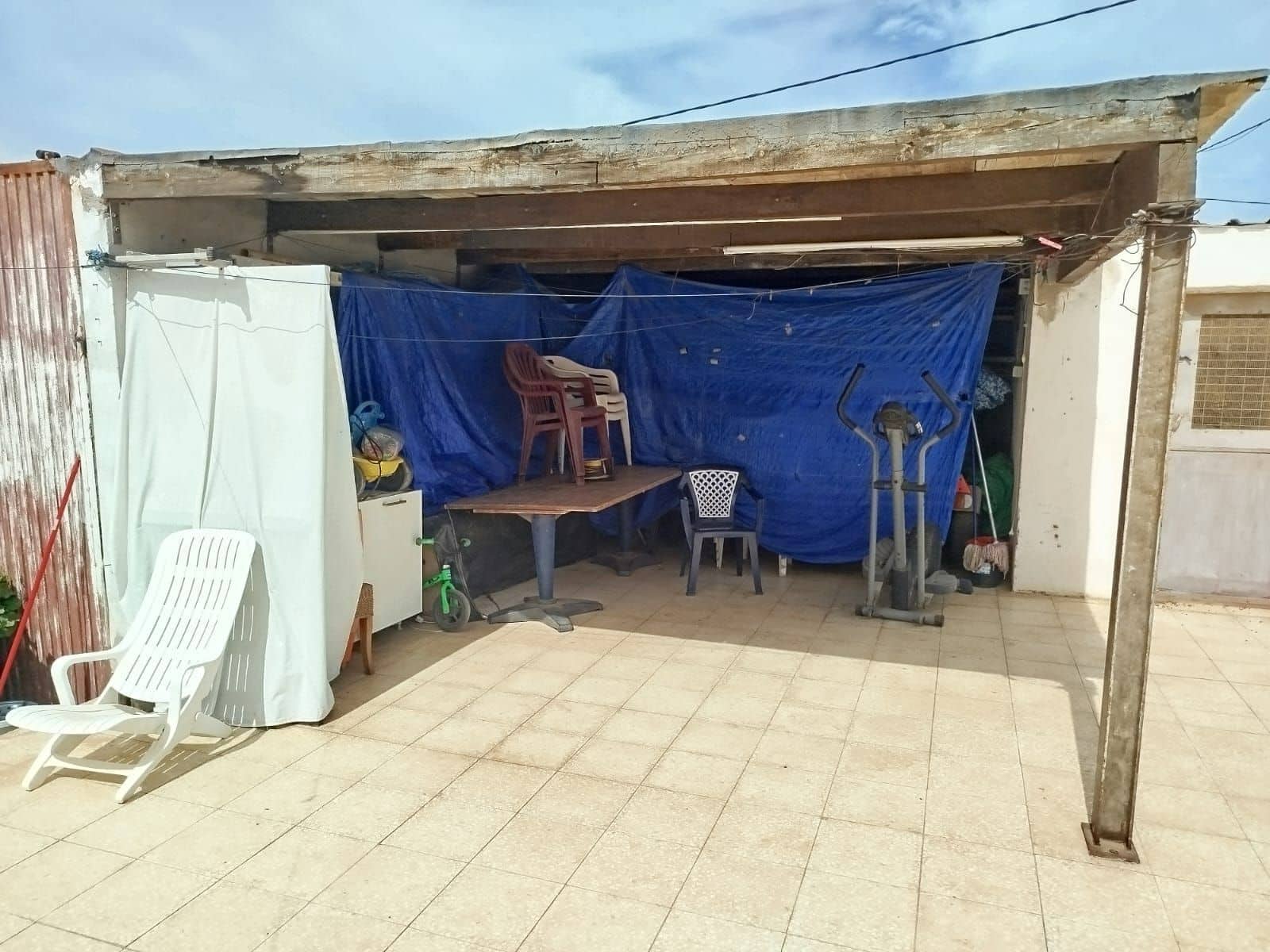 4 bedroom Villa for sale in Antigua with garage - € 290,000 (Ref: 9326039)