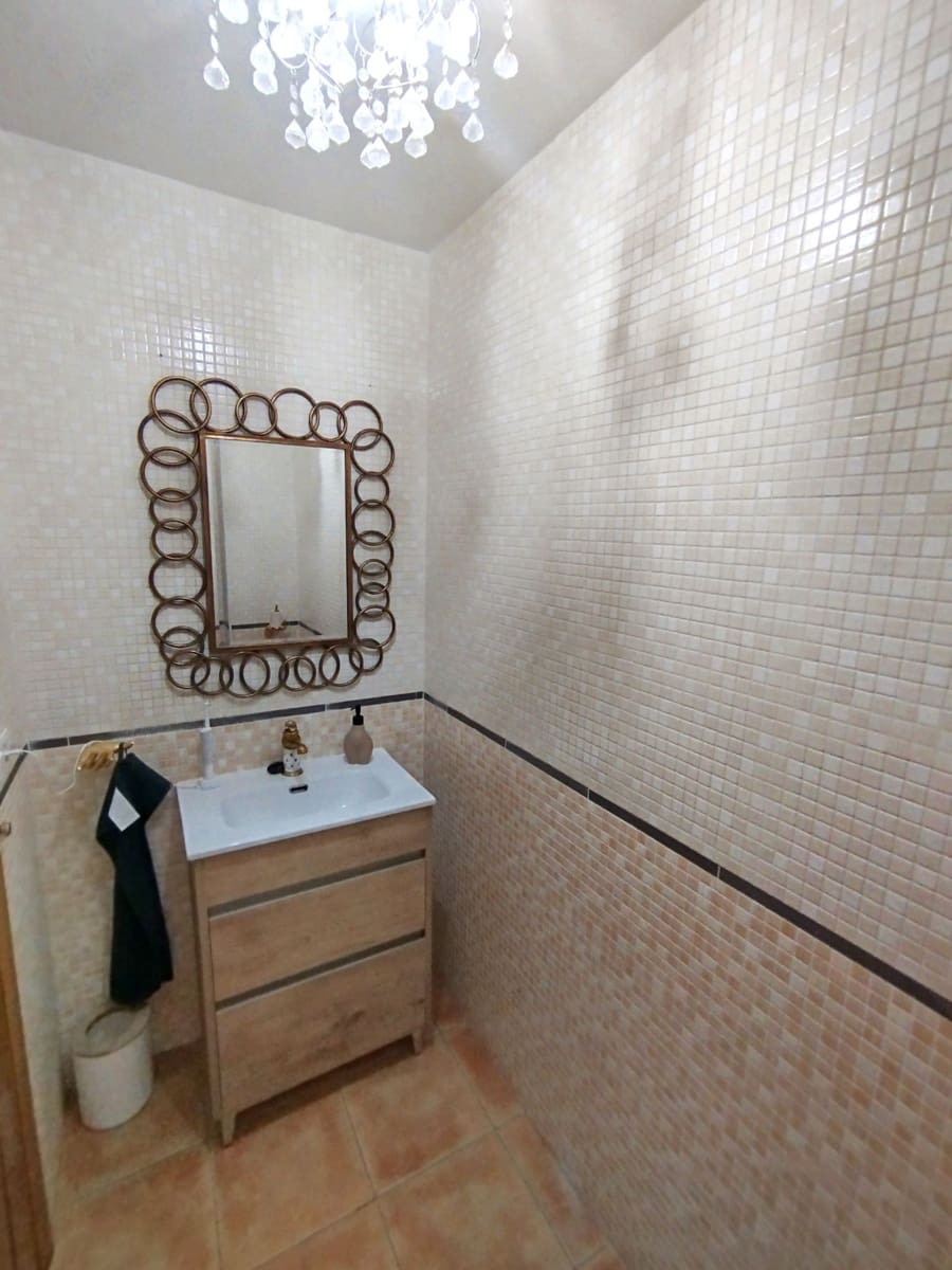 4 slaapkamer Halfvrijstaande villa te koop in Corralejo met zwembad garage - € 349.950 (Ref: 9355696)