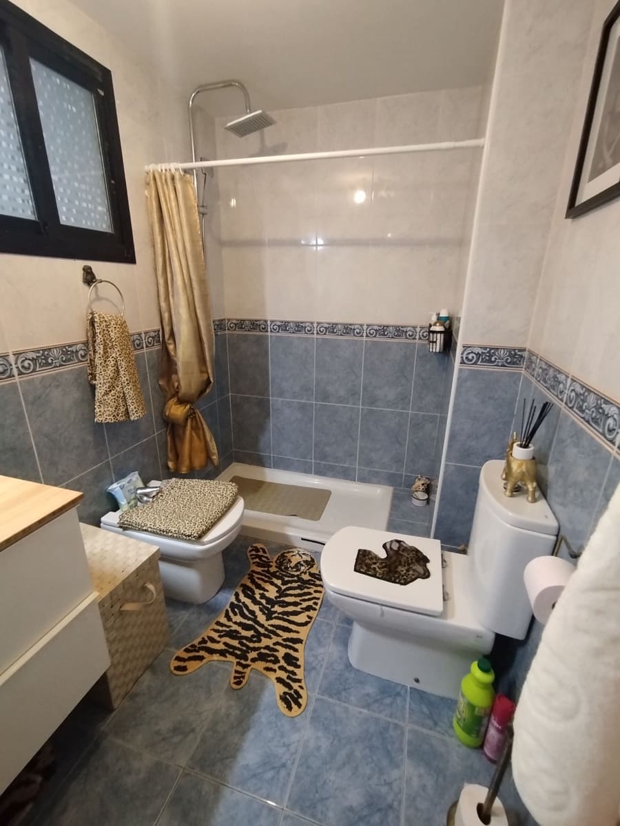 4 slaapkamer Halfvrijstaande villa te koop in Corralejo met zwembad garage - € 349.950 (Ref: 9355696)