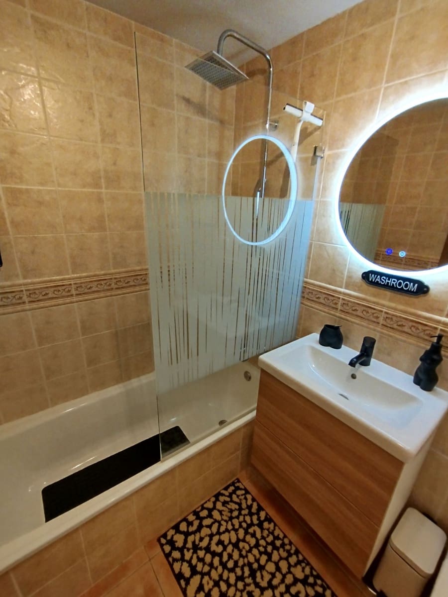 4 slaapkamer Halfvrijstaande villa te koop in Corralejo met zwembad garage - € 349.950 (Ref: 9355696)