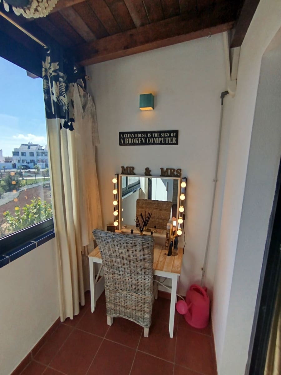 4 slaapkamer Halfvrijstaande villa te koop in Corralejo met zwembad garage - € 349.950 (Ref: 9355696)