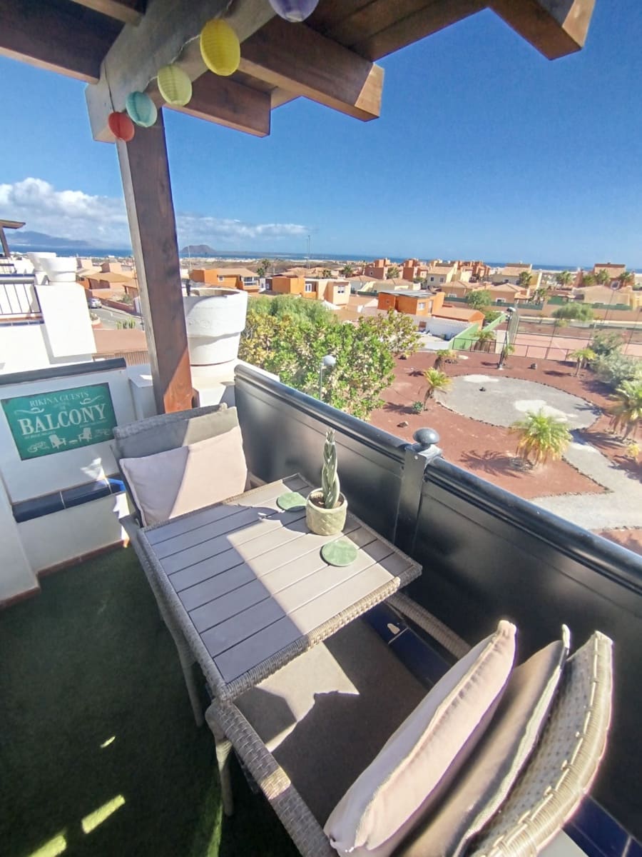 4 slaapkamer Halfvrijstaande villa te koop in Corralejo met zwembad garage - € 349.950 (Ref: 9355696)