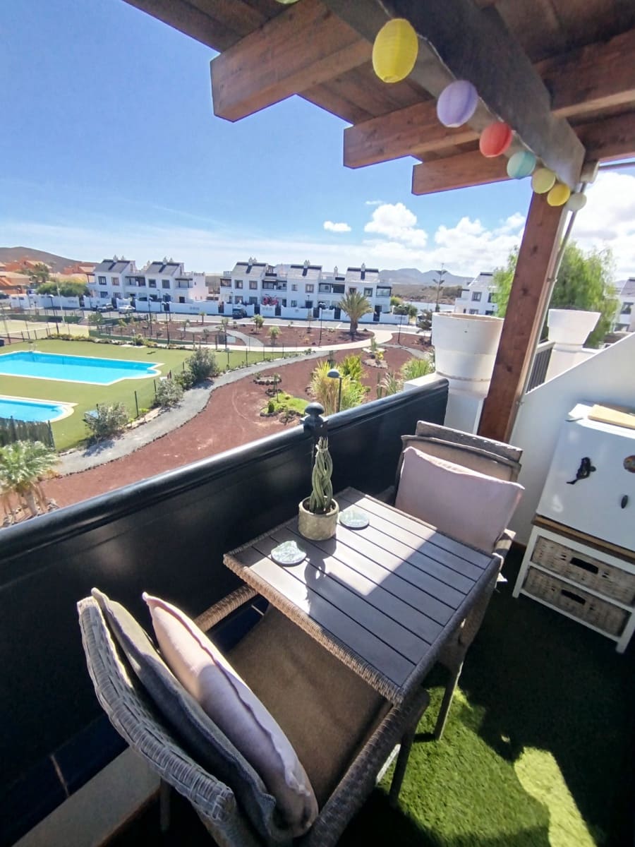 4 slaapkamer Halfvrijstaande villa te koop in Corralejo met zwembad garage - € 349.950 (Ref: 9355696)