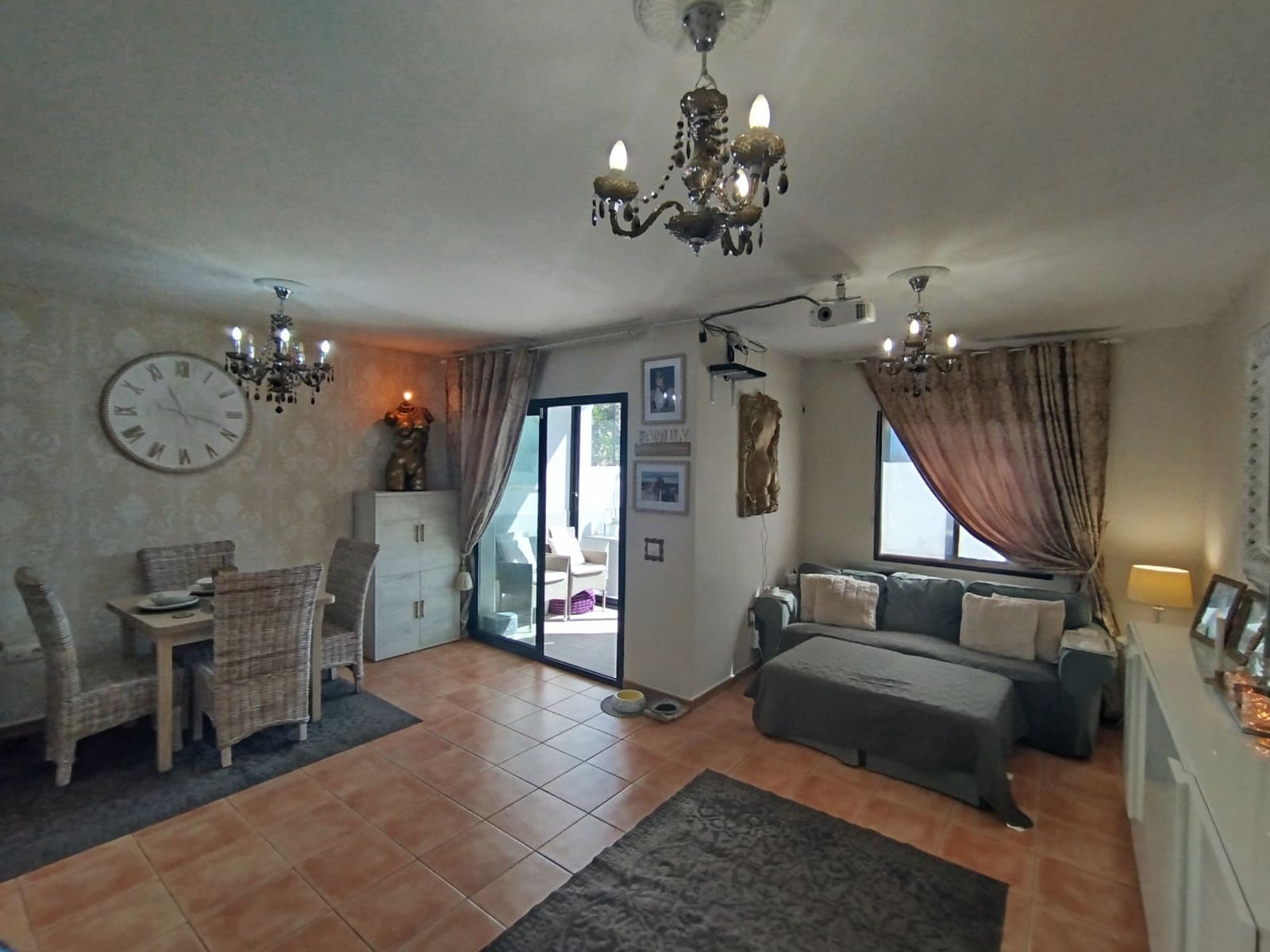 4 slaapkamer Halfvrijstaande villa te koop in Corralejo met zwembad garage - € 349.950 (Ref: 9355696)