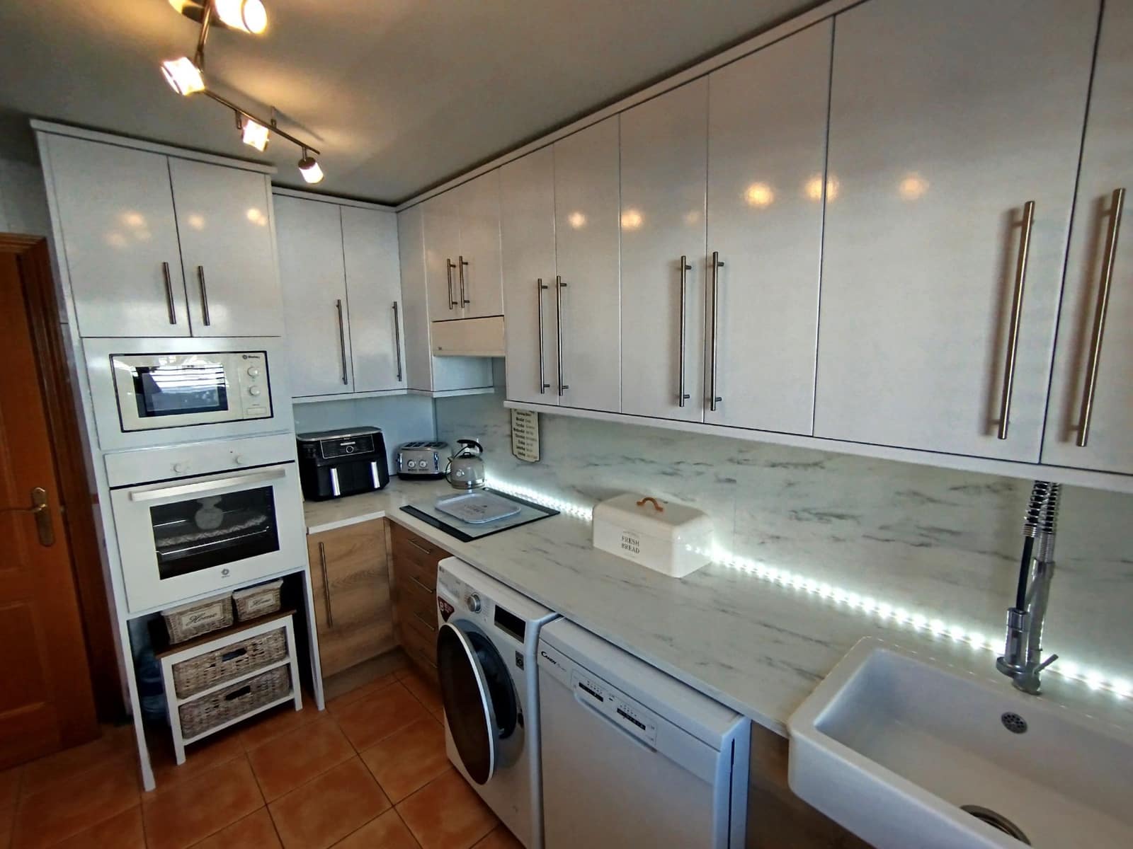 4 slaapkamer Halfvrijstaande villa te koop in Corralejo met zwembad garage - € 349.950 (Ref: 9355696)