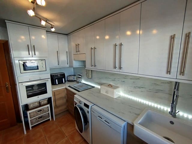 4 quarto Moradia Geminada para venda em Corralejo, La Oliva com piscina garagem - 349 950 € (Ref: 9355696)