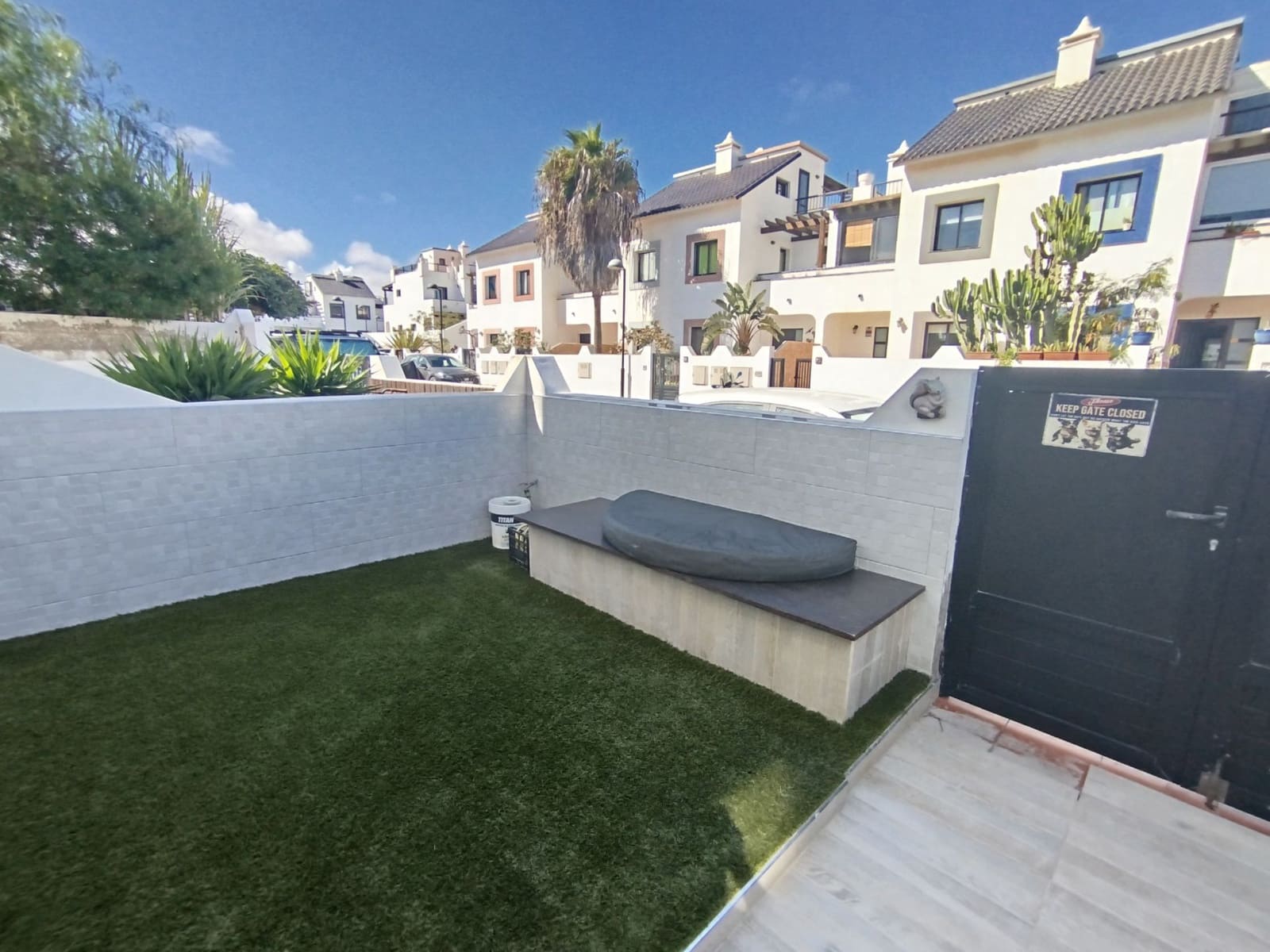 4 slaapkamer Halfvrijstaande villa te koop in Corralejo met zwembad garage - € 349.950 (Ref: 9355696)