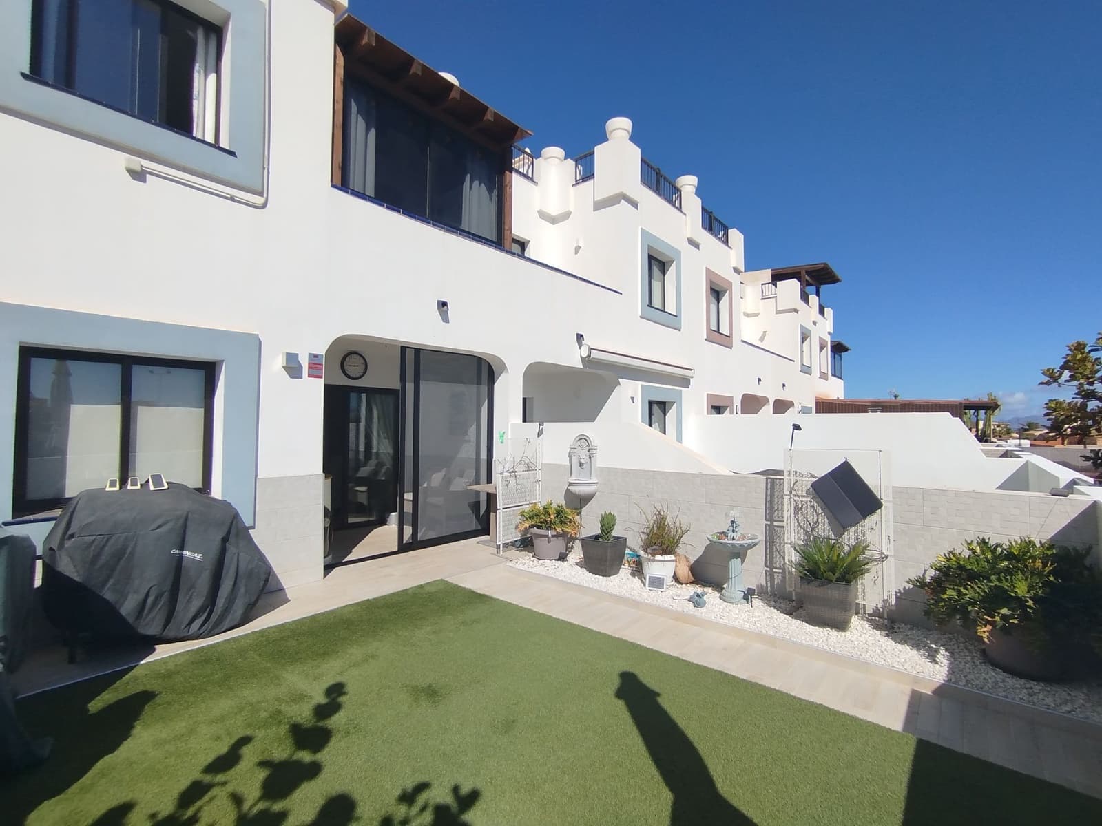 4 slaapkamer Halfvrijstaande villa te koop in Corralejo met zwembad garage - € 349.950 (Ref: 9355696)