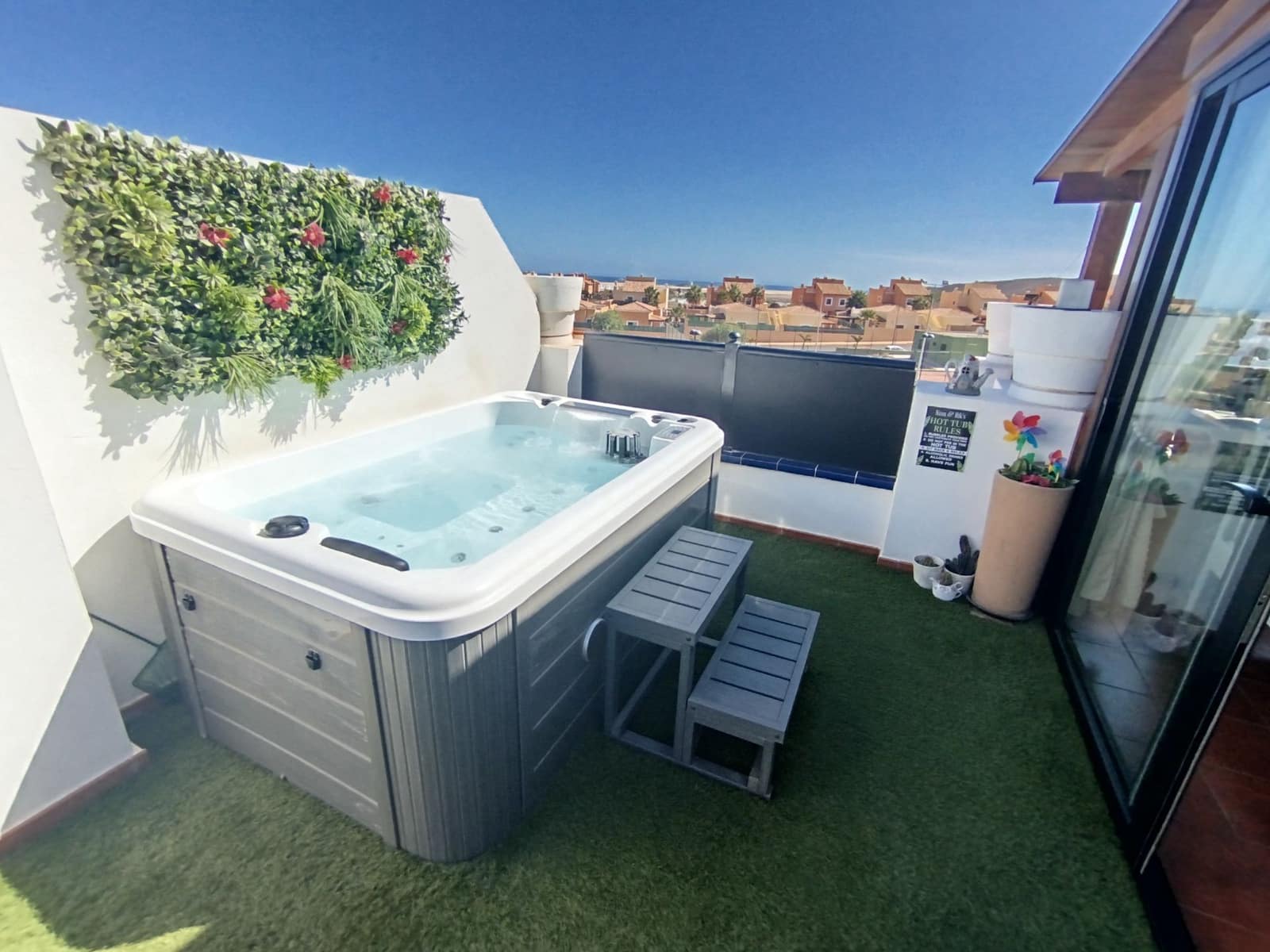 4 slaapkamer Halfvrijstaande villa te koop in Corralejo met zwembad garage - € 349.950 (Ref: 9355696)