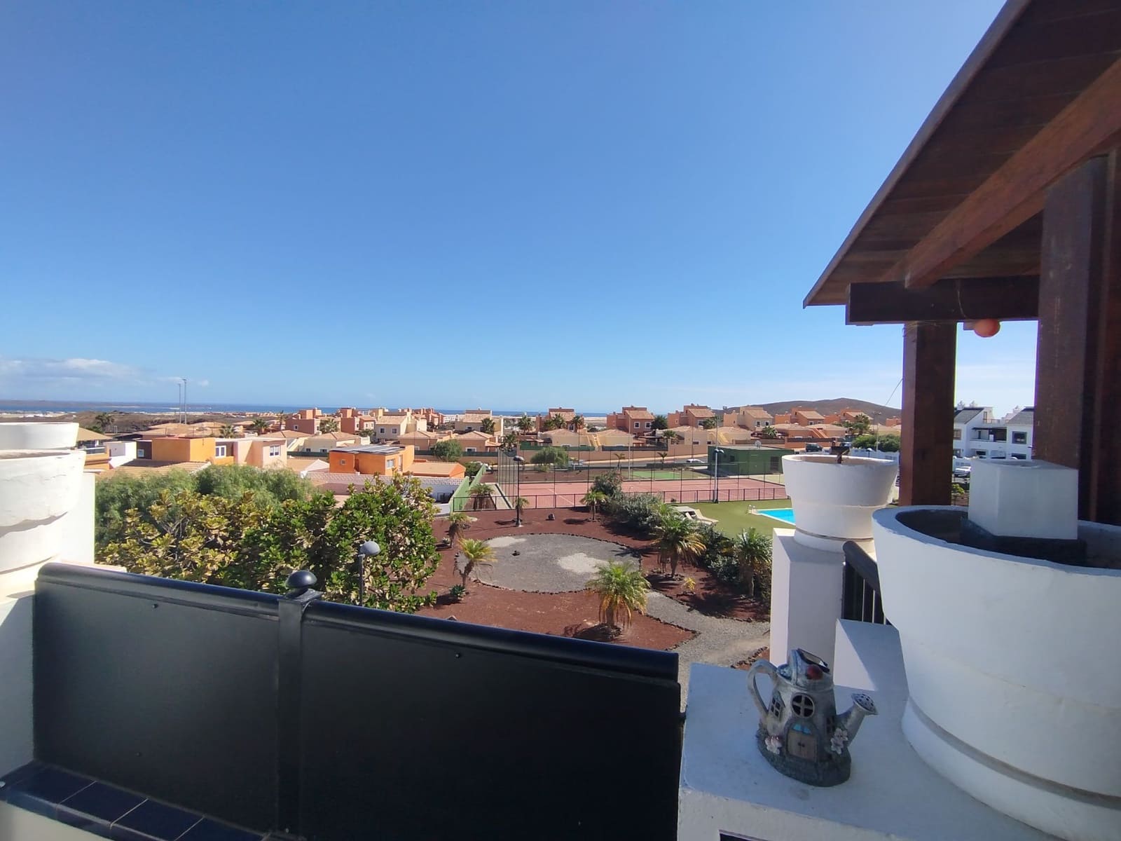 4 slaapkamer Halfvrijstaande villa te koop in Corralejo met zwembad garage - € 349.950 (Ref: 9355696)