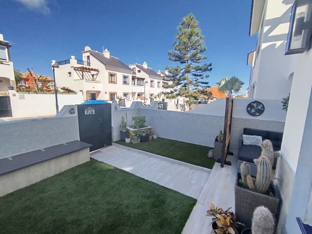 4 quarto Moradia Geminada para venda em Corralejo, La Oliva com piscina garagem - 349 950 € (Ref: 9355696)