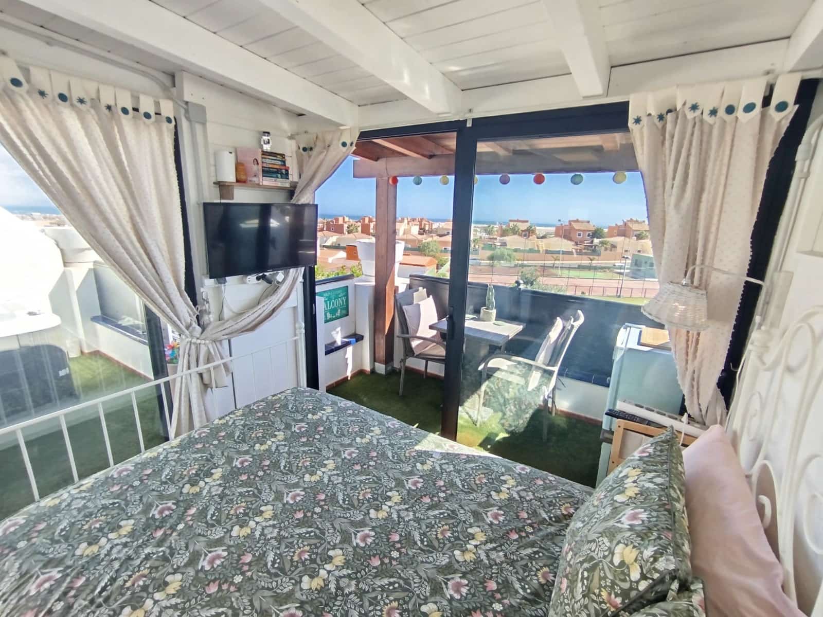 4 slaapkamer Halfvrijstaande villa te koop in Corralejo met zwembad garage - € 349.950 (Ref: 9355696)