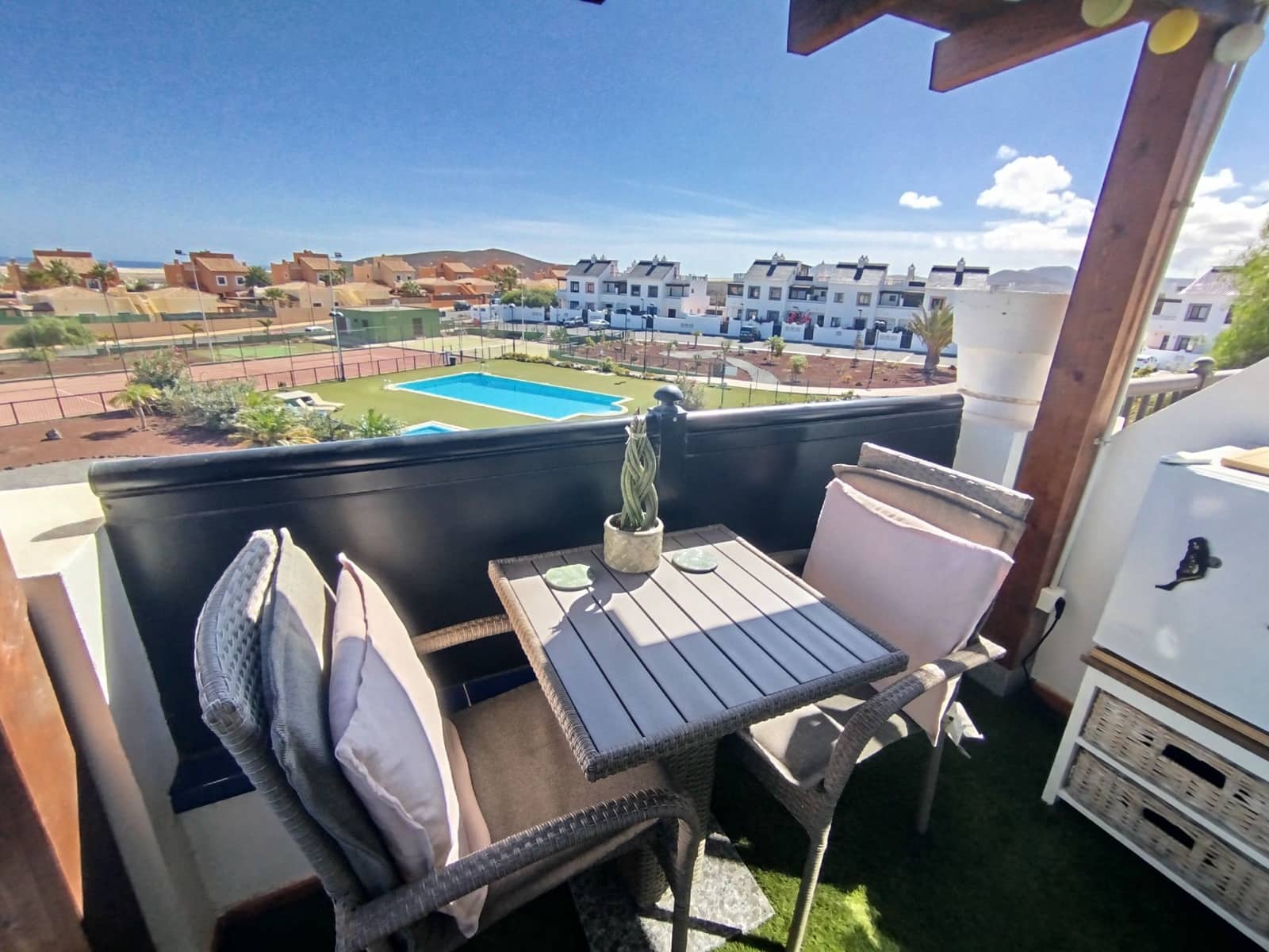 4 slaapkamer Halfvrijstaande villa te koop in Corralejo met zwembad garage - € 349.950 (Ref: 9355696)