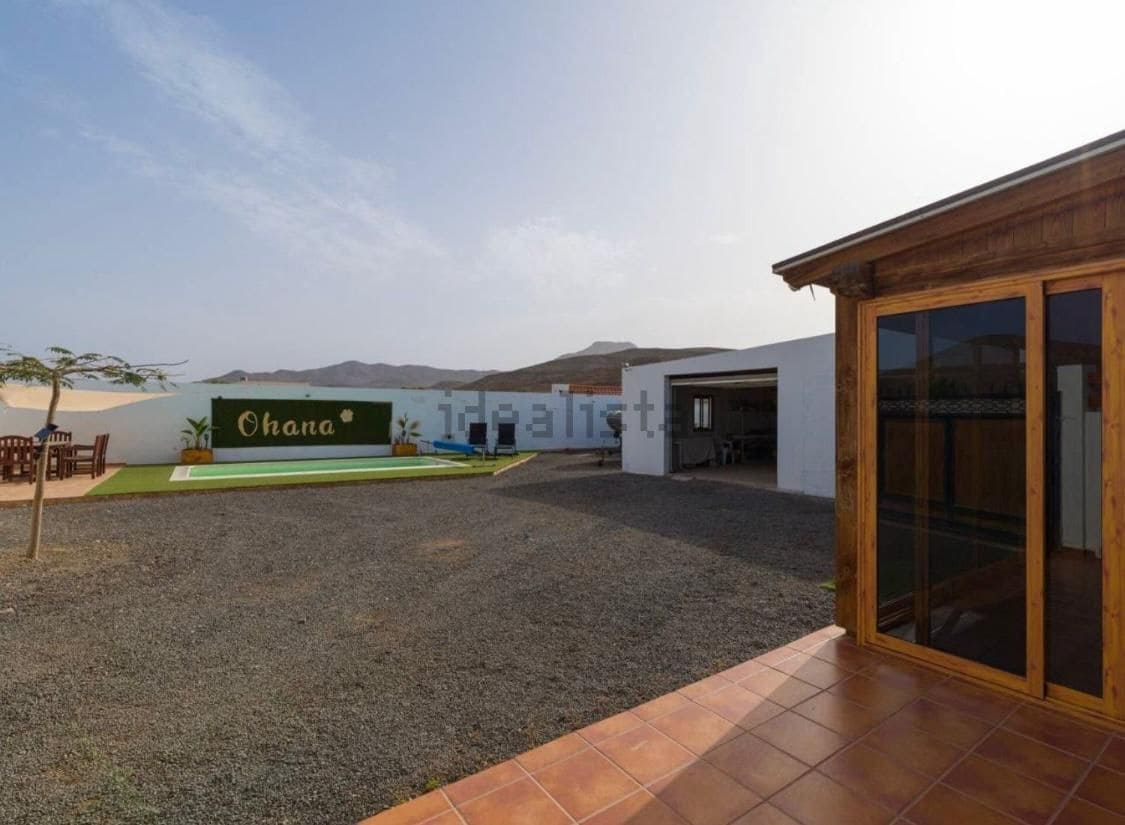 2 soveværelse Villa til salg i Tuineje med swimmingpool garage - € 347.000 (Ref: 9658401)