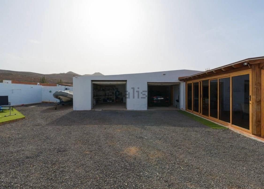 2 soveværelse Villa til salg i Tuineje med swimmingpool garage - € 347.000 (Ref: 9658401)