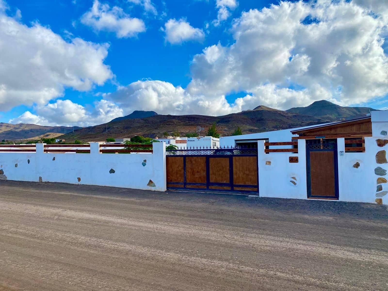 2 soveværelse Villa til salg i Tuineje med swimmingpool garage - € 347.000 (Ref: 9658401)