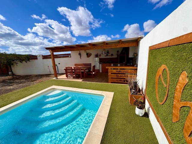 2 soveværelse Villa til salg i Tuineje med swimmingpool garage - € 347.000 (Ref: 9658401)