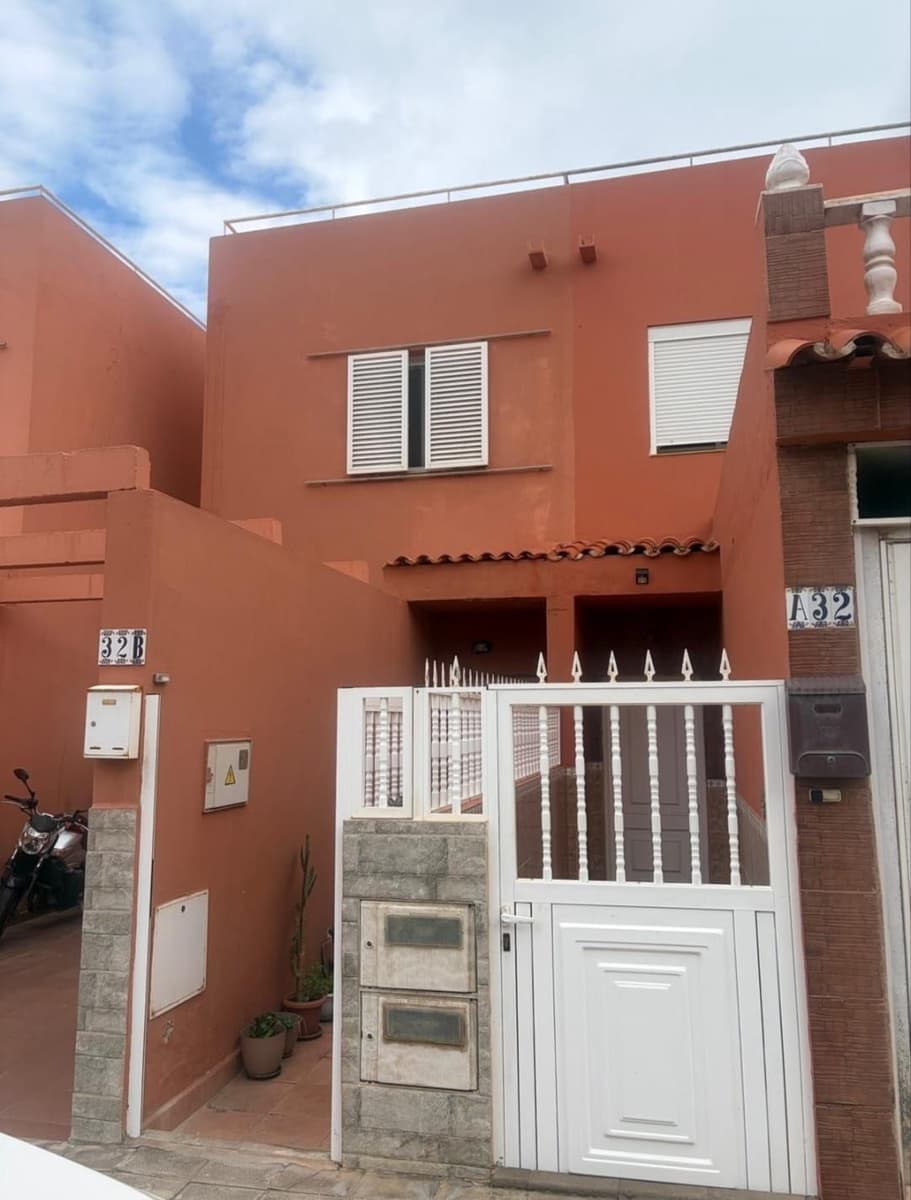 2 bedroom Townhouse for sale in Puerto del Rosario - € 245,000 (Ref: 9770326)