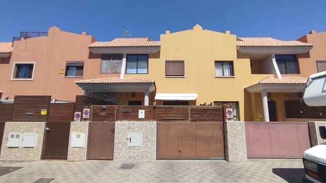Casa de 4 habitaciones en Puerto del Rosario en venta con garaje - 295.000 € (Ref: 9855033)