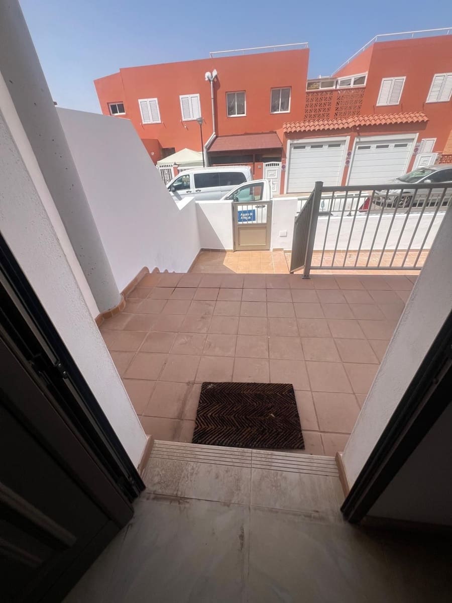 3 bedroom Townhouse for sale in Puerto del Rosario - € 315,000 (Ref: 9873035)